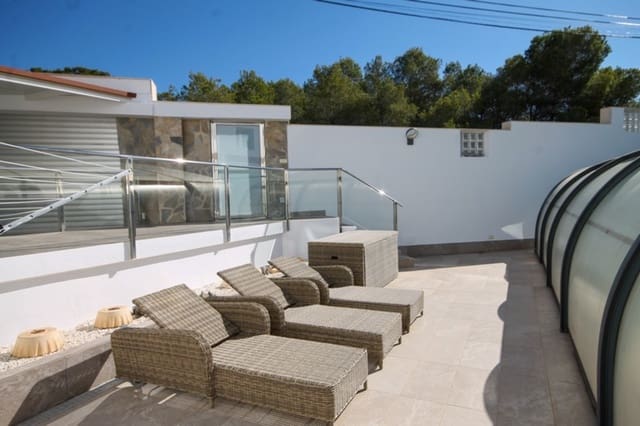 3 slaapkamer Villa te koop in Villamartin, Orihuela met zwembad garage - € 449.000 (Ref: 8188860)