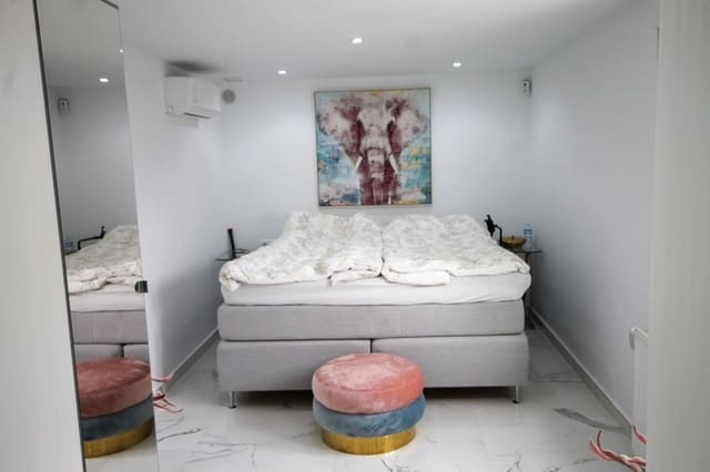 3 slaapkamer Villa te koop in Villamartin, Orihuela met zwembad garage - € 449.000 (Ref: 8188860)