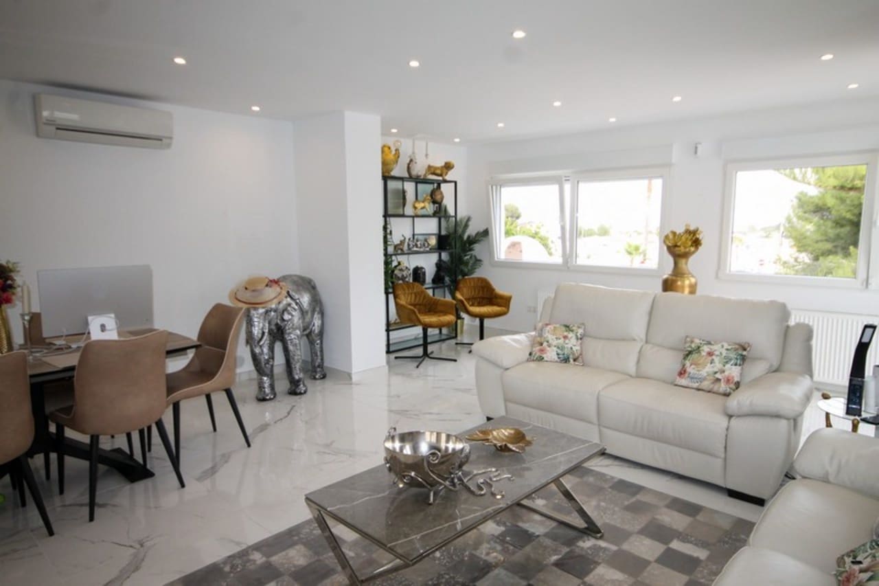 3 slaapkamer Villa te koop in Villamartin met zwembad garage - € 449.000 (Ref: 8188860)