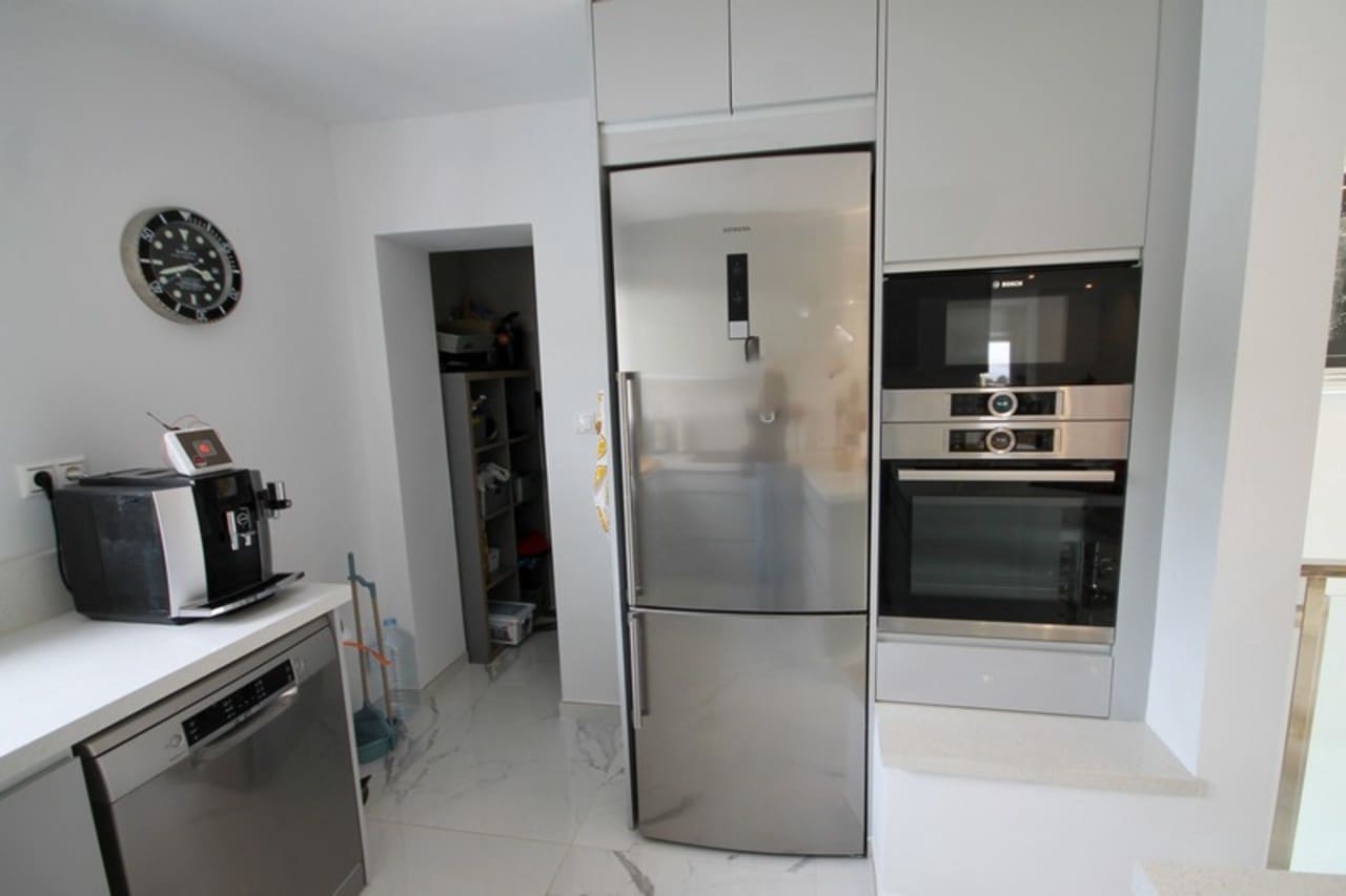 3 slaapkamer Villa te koop in Villamartin met zwembad garage - € 449.000 (Ref: 8188860)