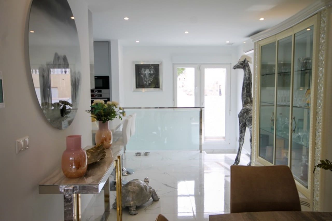 3 slaapkamer Villa te koop in Villamartin met zwembad garage - € 449.000 (Ref: 8188860)