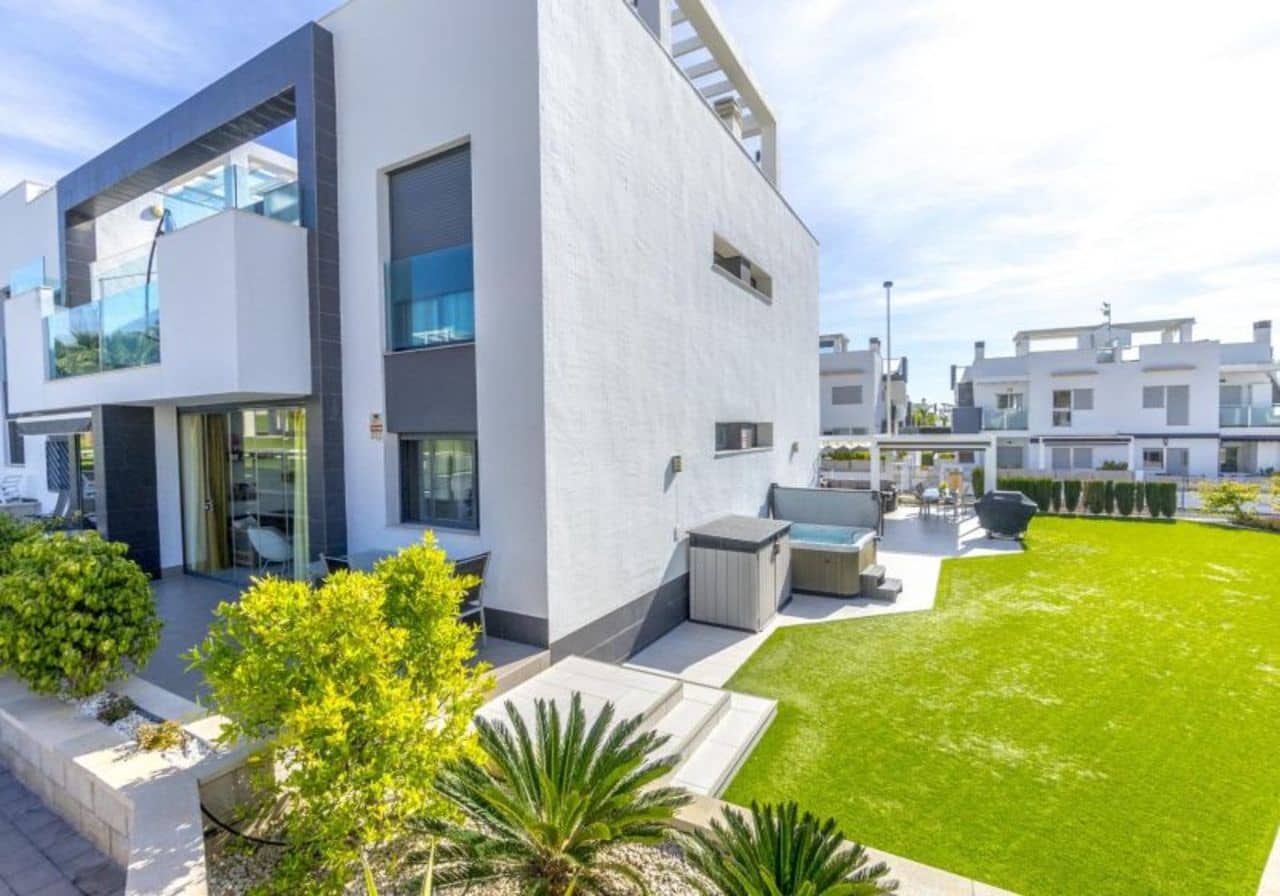 2 chambre Appartement à vendre à Torrevieja avec piscine - 285 000 € (Ref: 8249770)