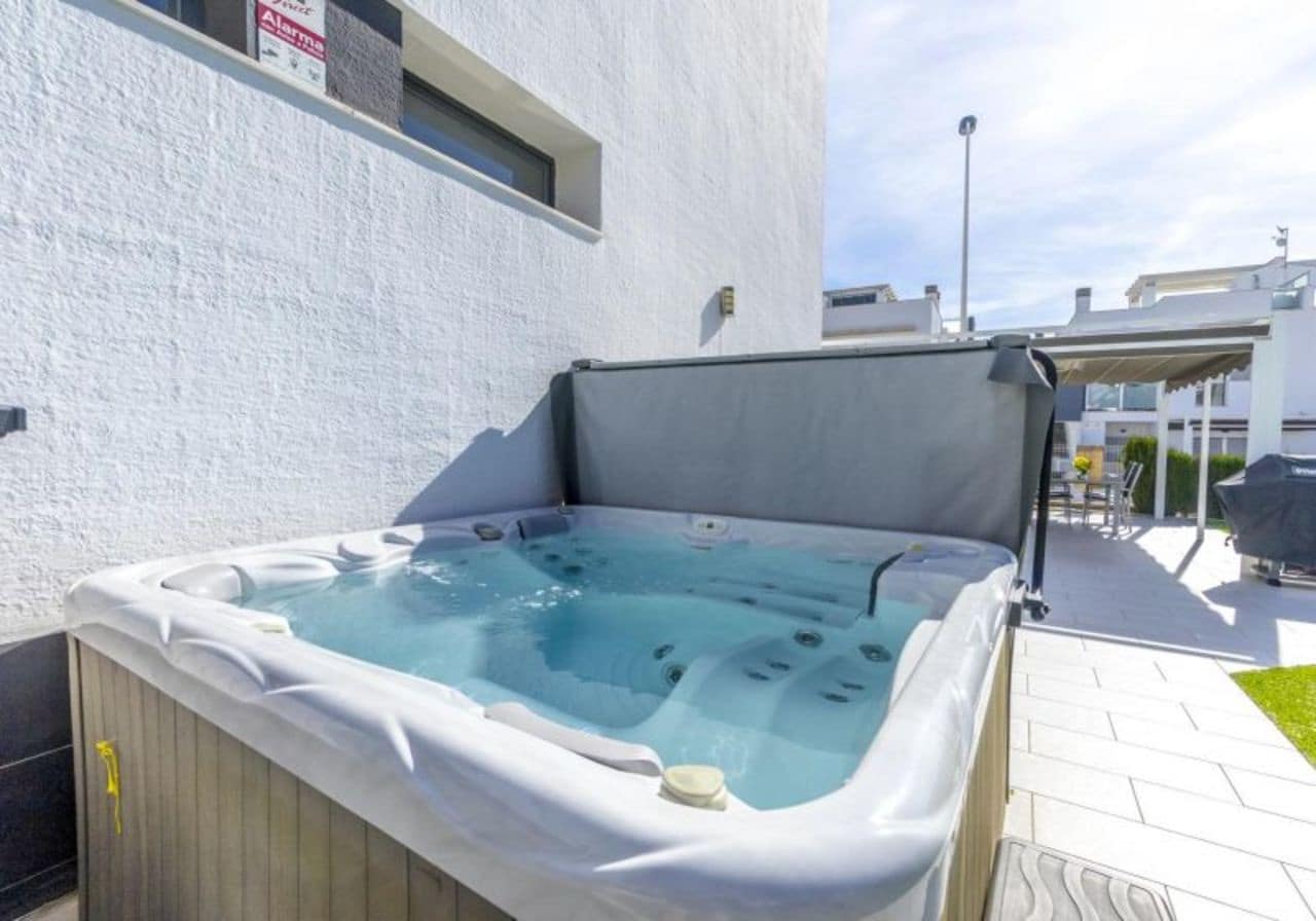 2 chambre Appartement à vendre à Torrevieja avec piscine - 285 000 € (Ref: 8249770)