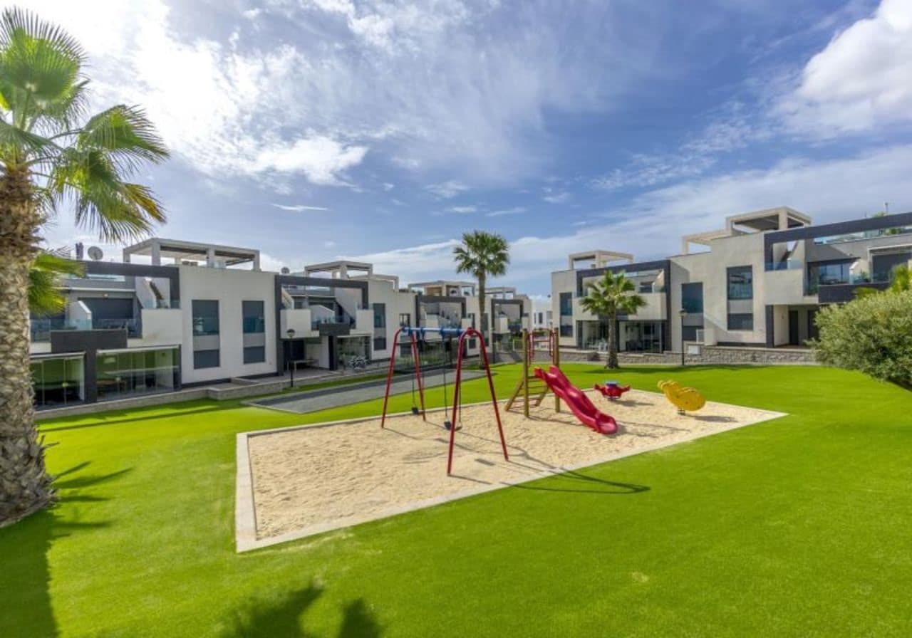 2 chambre Appartement à vendre à Torrevieja avec piscine - 285 000 € (Ref: 8249770)