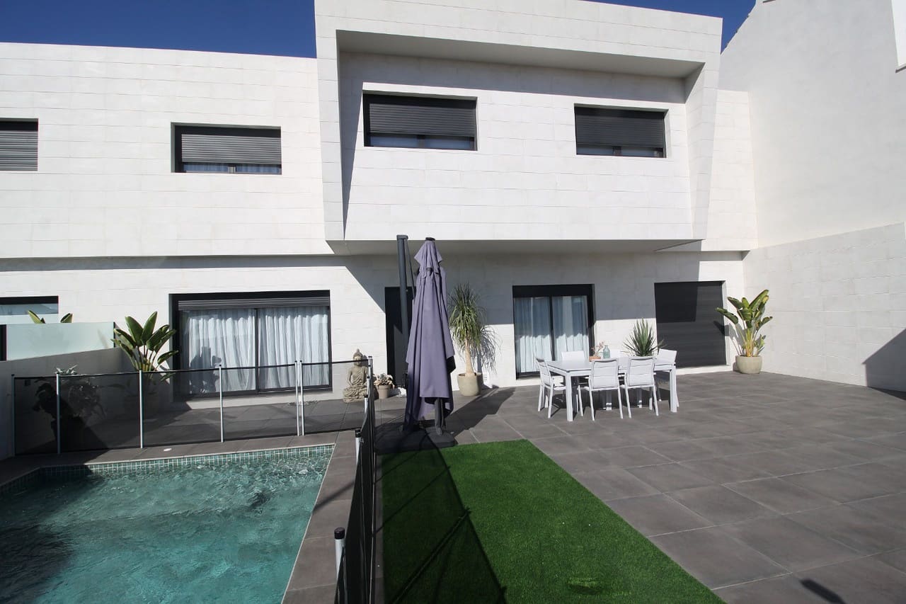 4 slaapkamer Villa te koop in San Pedro del Pinatar met zwembad garage - € 480.000 (Ref: 8249818)