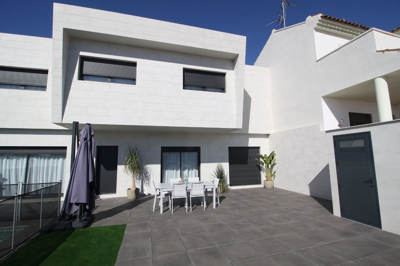 4 slaapkamer Villa te koop in San Pedro del Pinatar met zwembad garage - € 480.000 (Ref: 8249818)