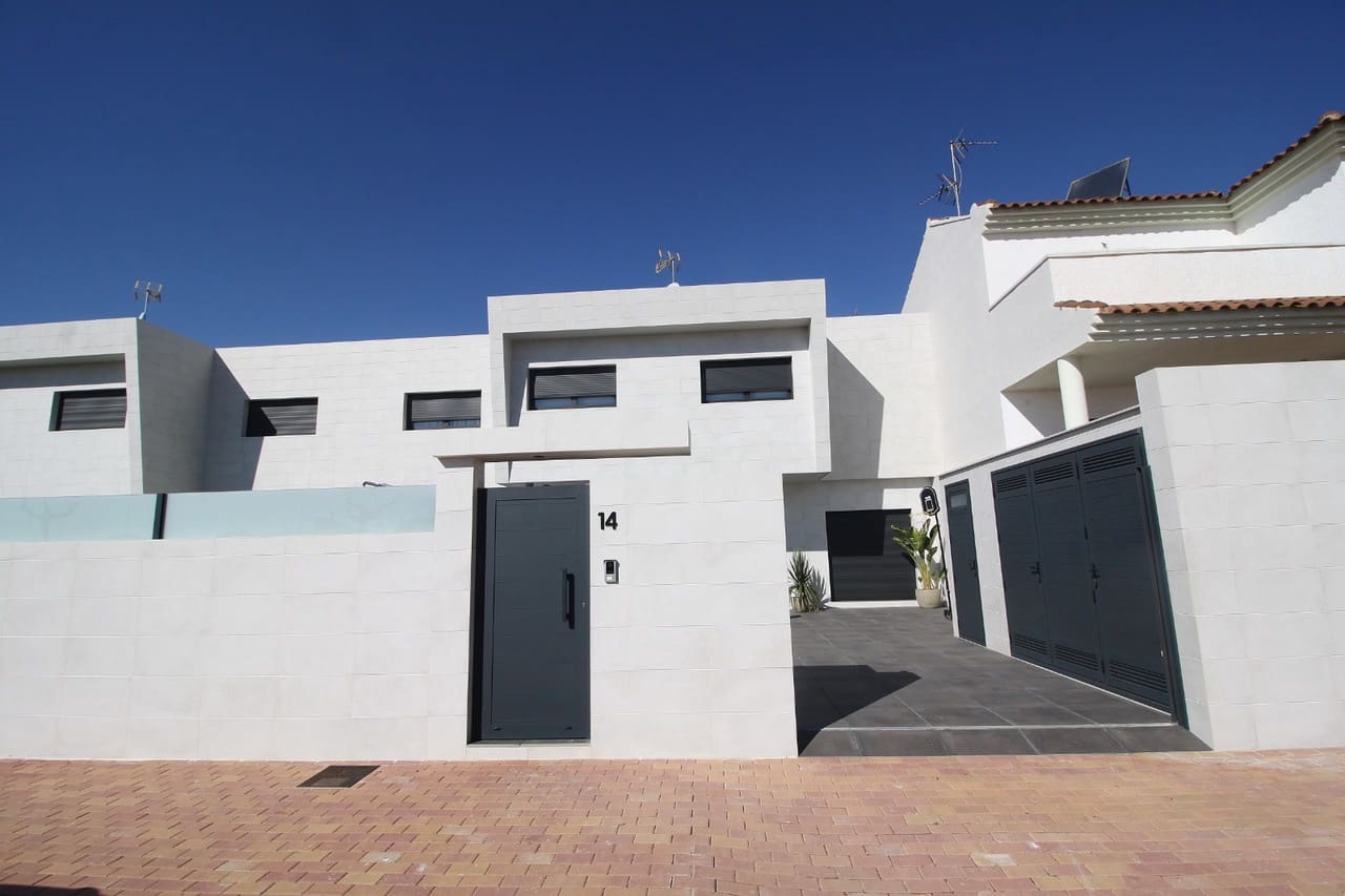 4 slaapkamer Villa te koop in San Pedro del Pinatar met zwembad garage - € 480.000 (Ref: 8249818)