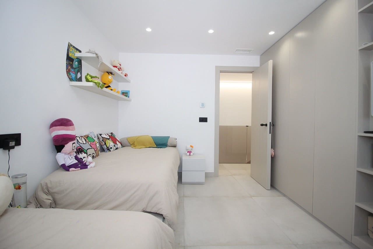 4 slaapkamer Villa te koop in San Pedro del Pinatar met zwembad garage - € 480.000 (Ref: 8249818)