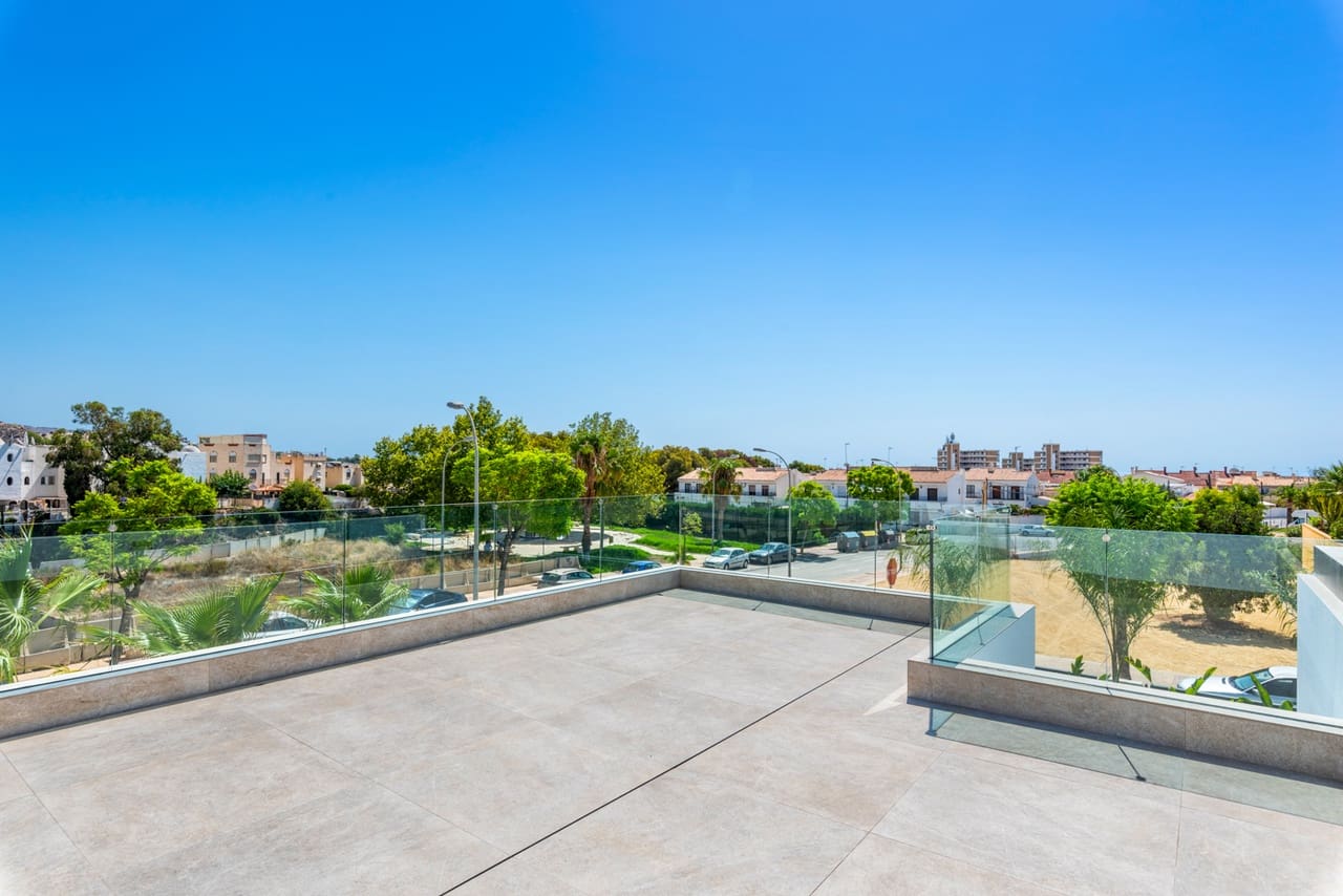 4 soveværelse Villa til salg i El Campello med swimmingpool - € 1.390.000 (Ref: 8475043)