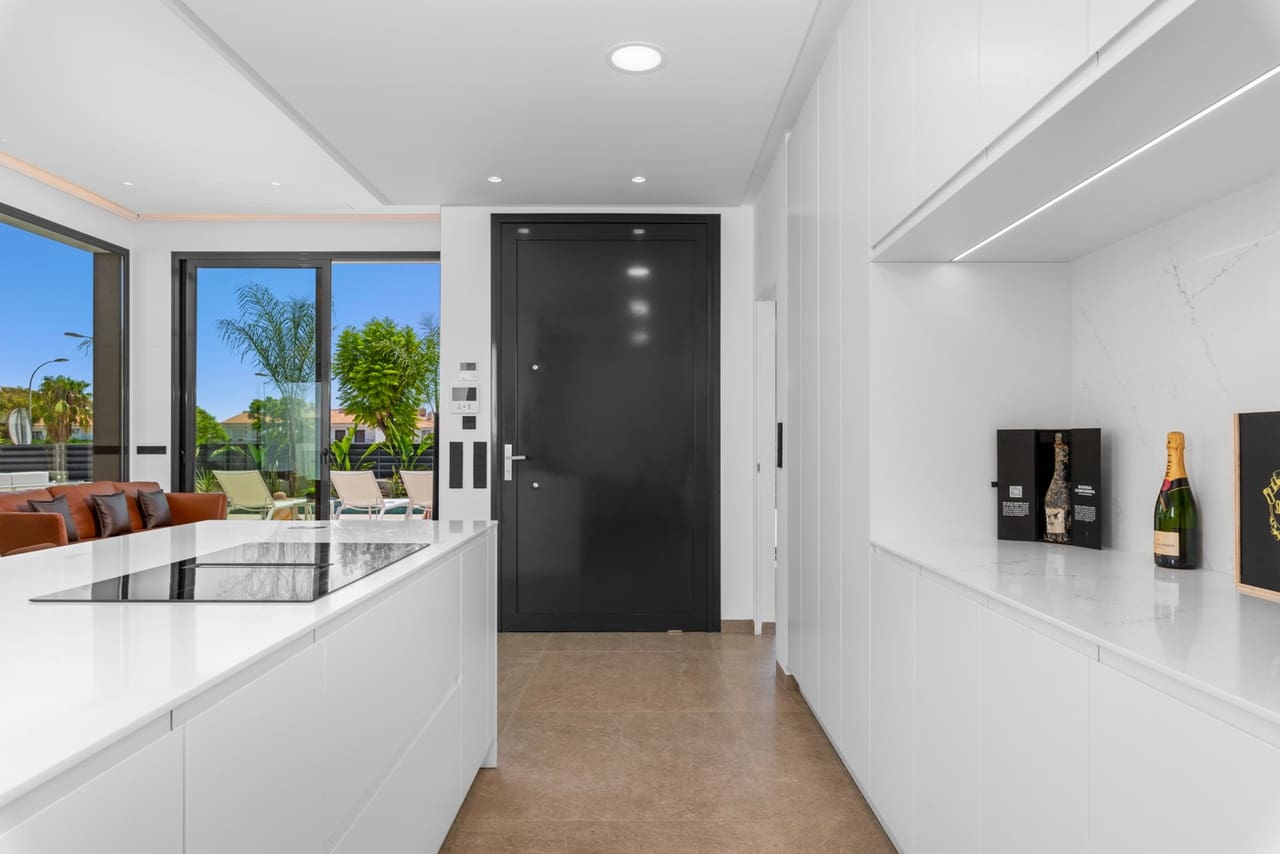 4 soveværelse Villa til salg i El Campello med swimmingpool - € 1.390.000 (Ref: 8475043)