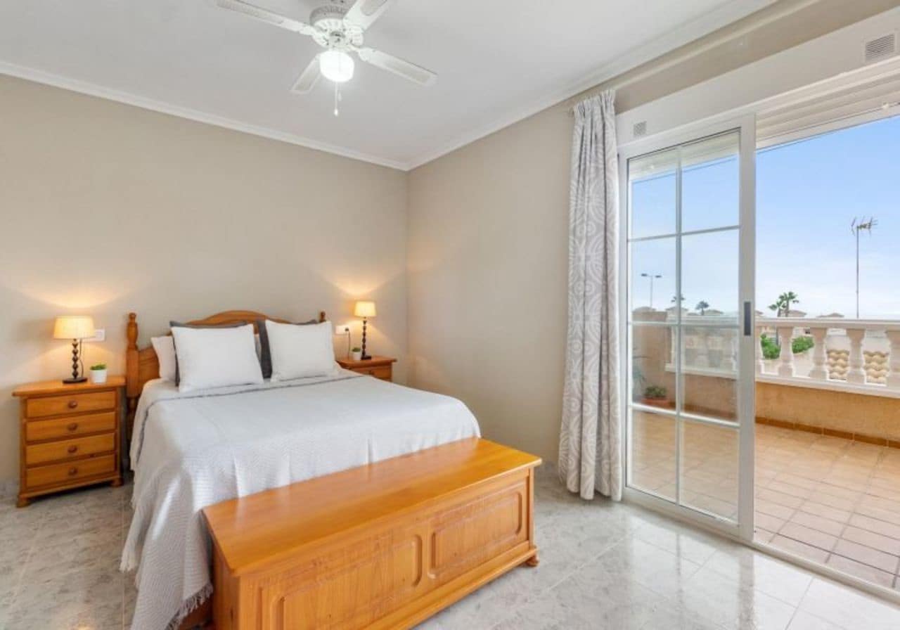 3 soverom Leilighet til salgs i Torrevieja med svømmebasseng - € 215 000 (Ref: 8508795)