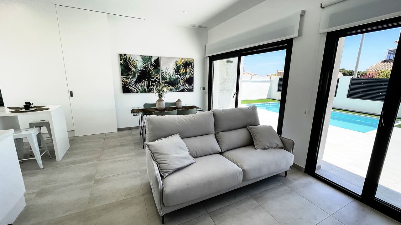 3 bedroom Villa for sale in Pinar de Campoverde with pool garage - € 422,500 (Ref: 8556615)