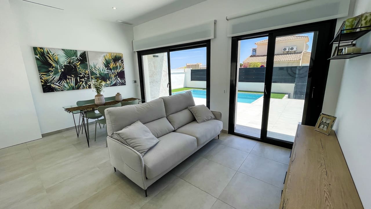 3 bedroom Villa for sale in Pinar de Campoverde with pool garage - € 422,500 (Ref: 8556615)