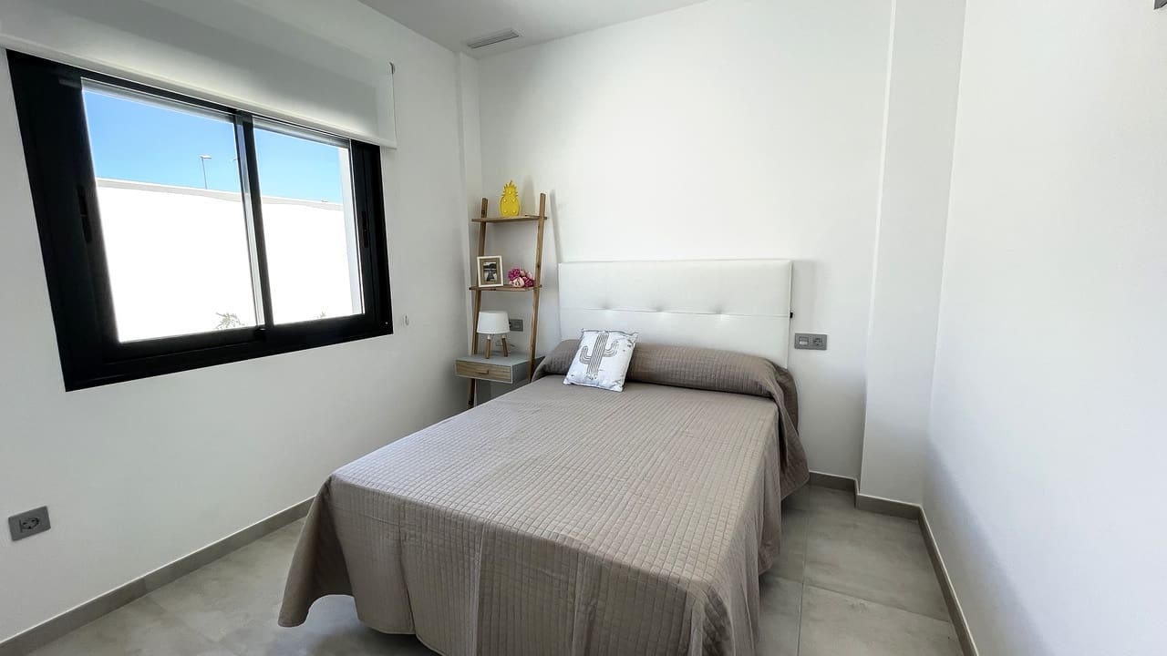 3 bedroom Villa for sale in Pinar de Campoverde with pool garage - € 422,500 (Ref: 8556615)