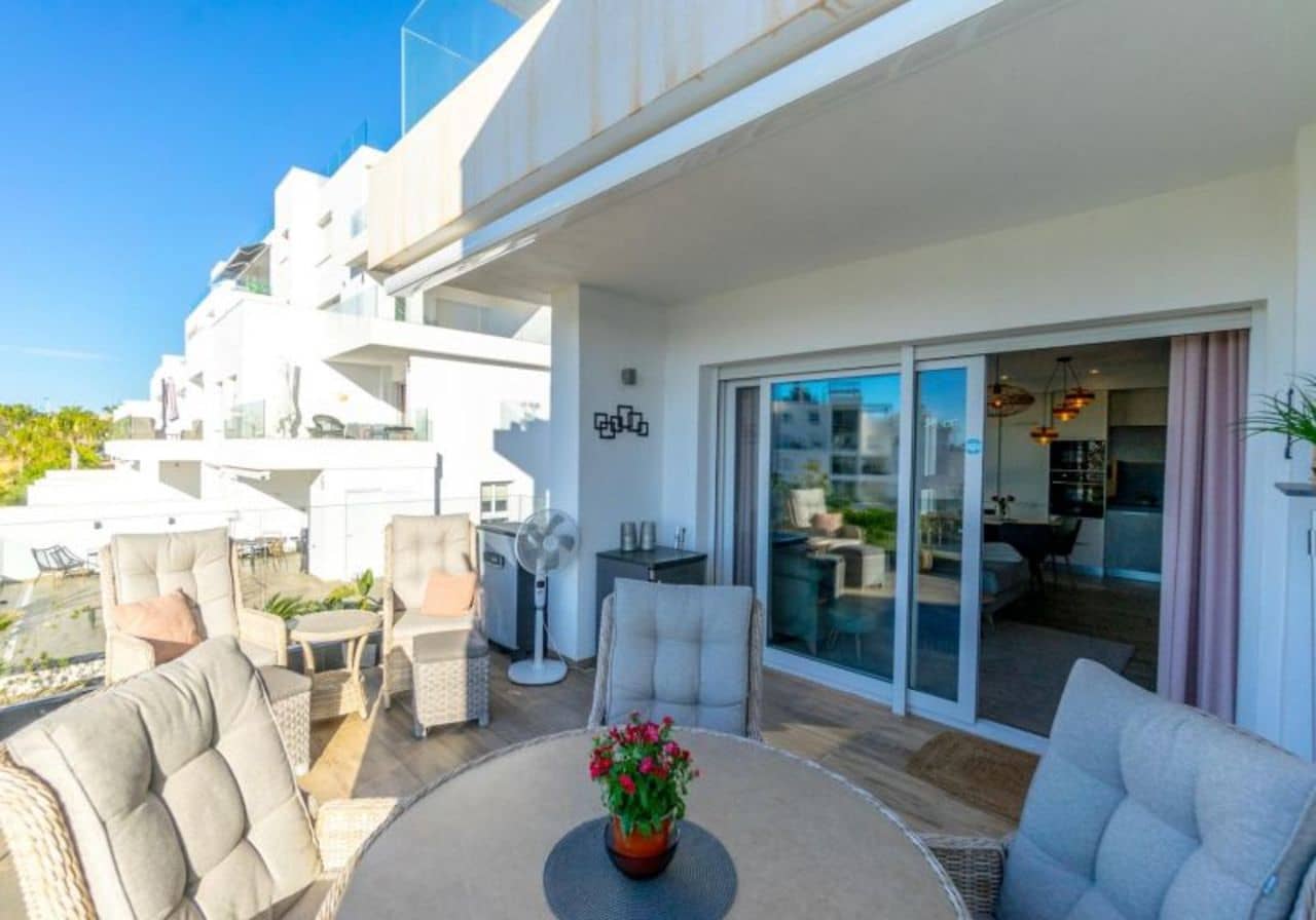 2 soverom Leilighet til salgs i Torrevieja med svømmebasseng - € 335 000 (Ref: 8601467)