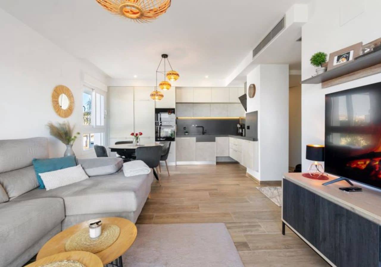 2 soverom Leilighet til salgs i Torrevieja med svømmebasseng - € 335 000 (Ref: 8601467)