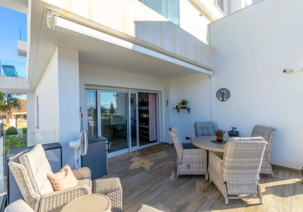 2 soverom Leilighet til salgs i Torrevieja med svømmebasseng - € 335 000 (Ref: 8601467)
