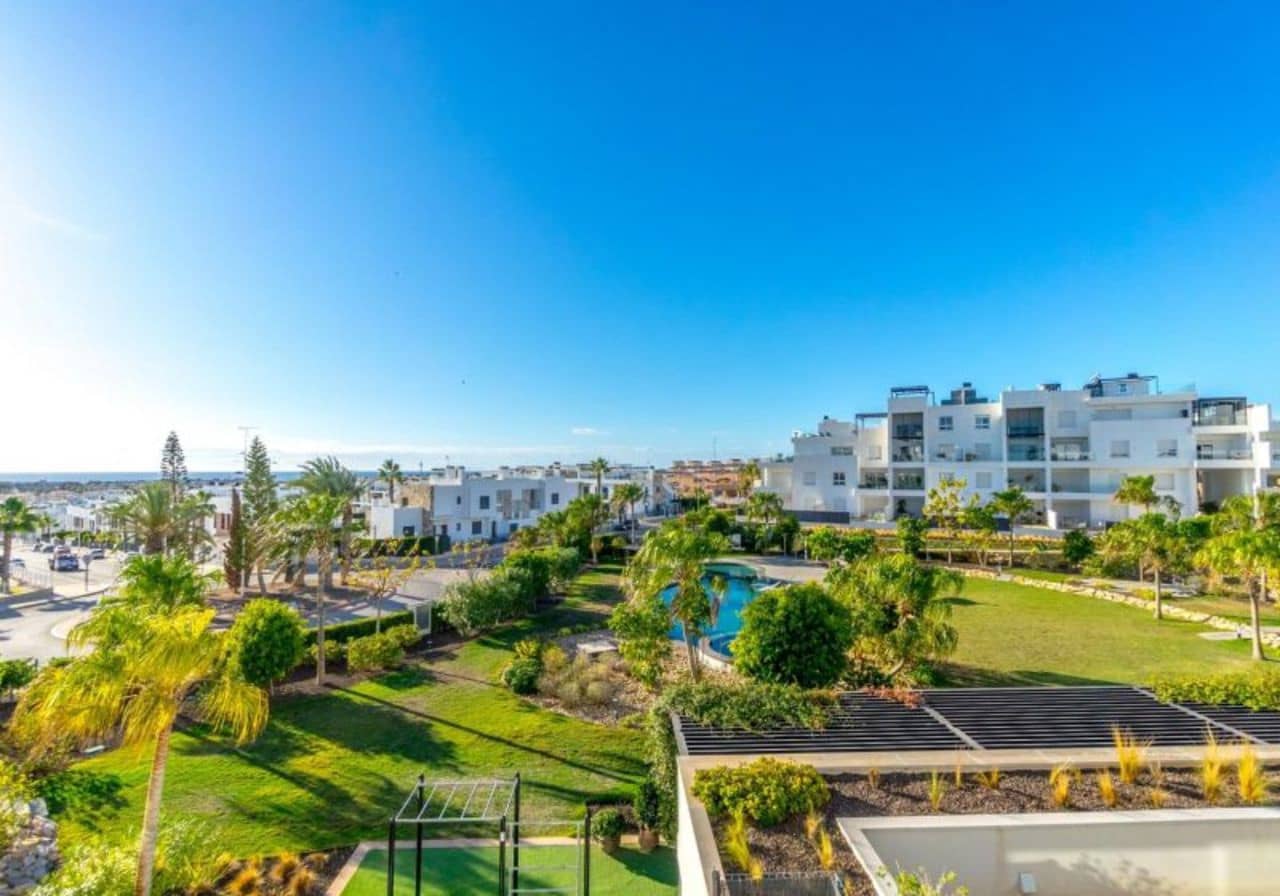 2 soverom Leilighet til salgs i Torrevieja med svømmebasseng - € 335 000 (Ref: 8601467)