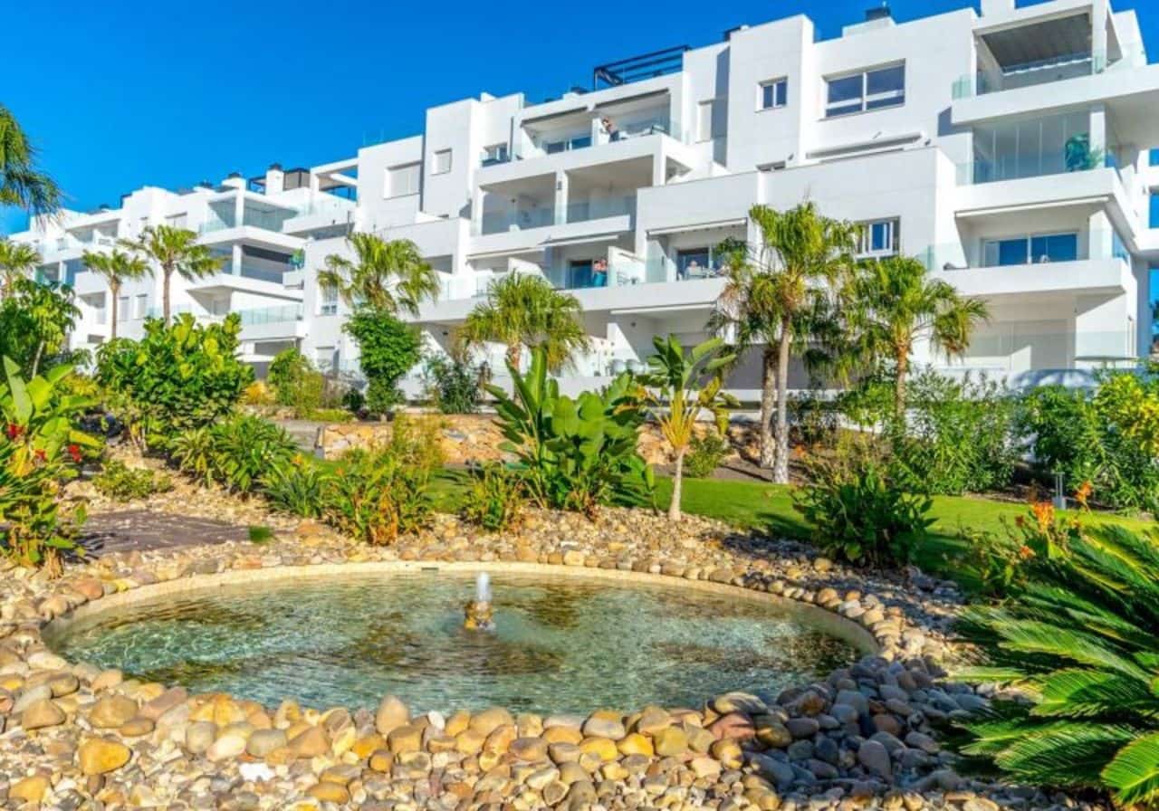 2 soverom Leilighet til salgs i Torrevieja med svømmebasseng - € 335 000 (Ref: 8601467)