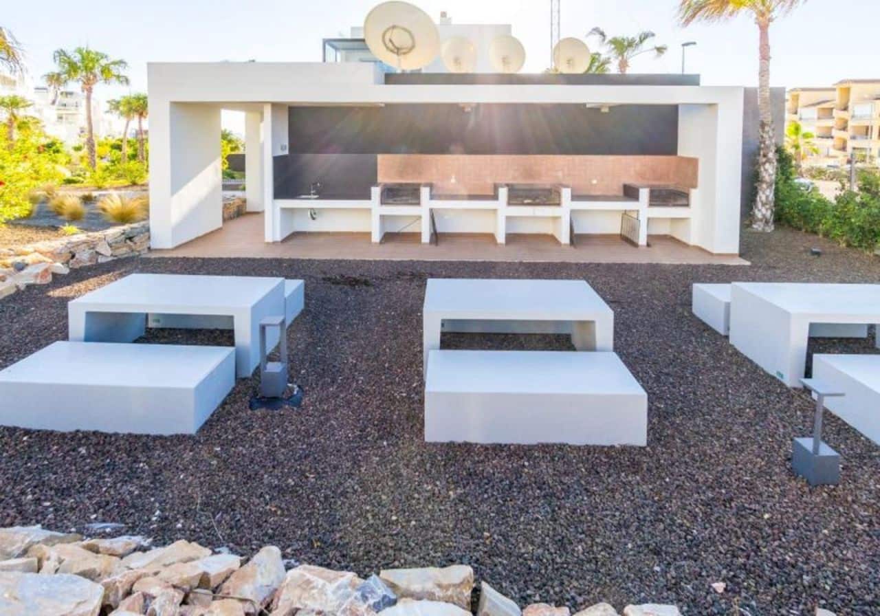 2 soverom Leilighet til salgs i Torrevieja med svømmebasseng - € 335 000 (Ref: 8601467)