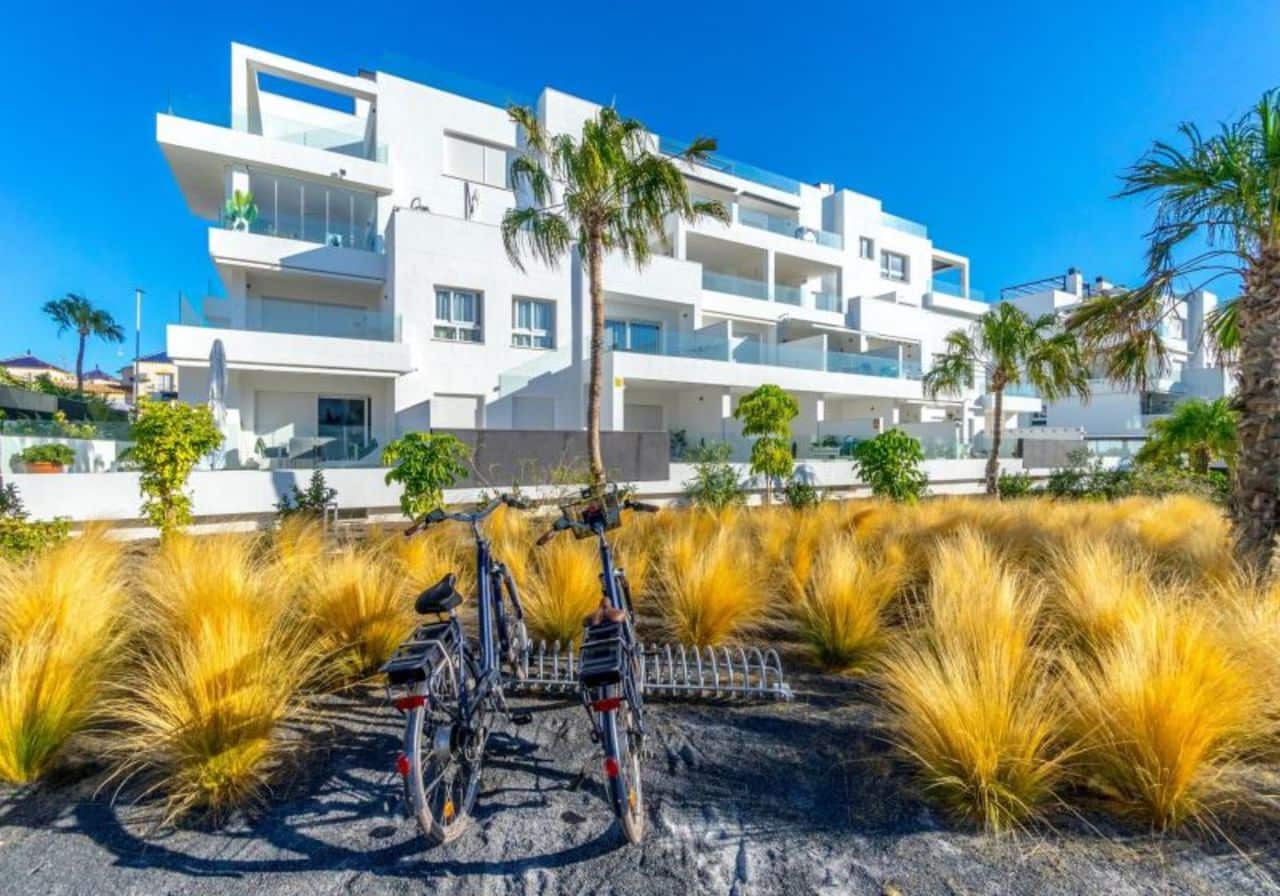 2 soverom Leilighet til salgs i Torrevieja med svømmebasseng - € 335 000 (Ref: 8601467)