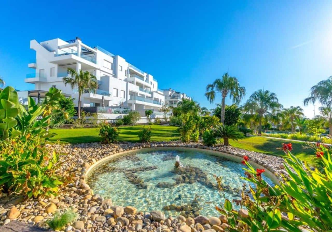 2 soverom Leilighet til salgs i Torrevieja med svømmebasseng - € 335 000 (Ref: 8601467)