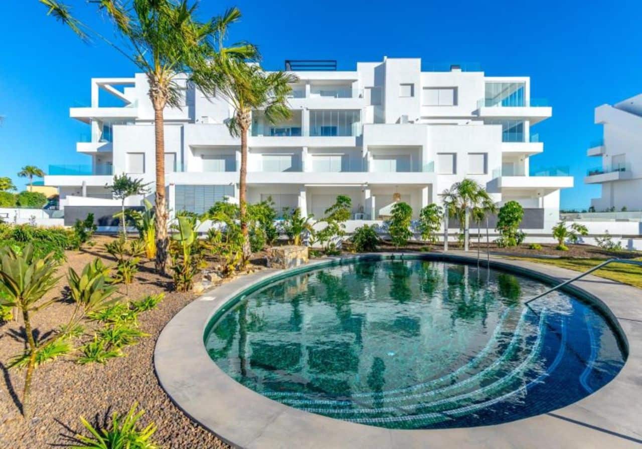 2 soverom Leilighet til salgs i Torrevieja med svømmebasseng - € 335 000 (Ref: 8601467)
