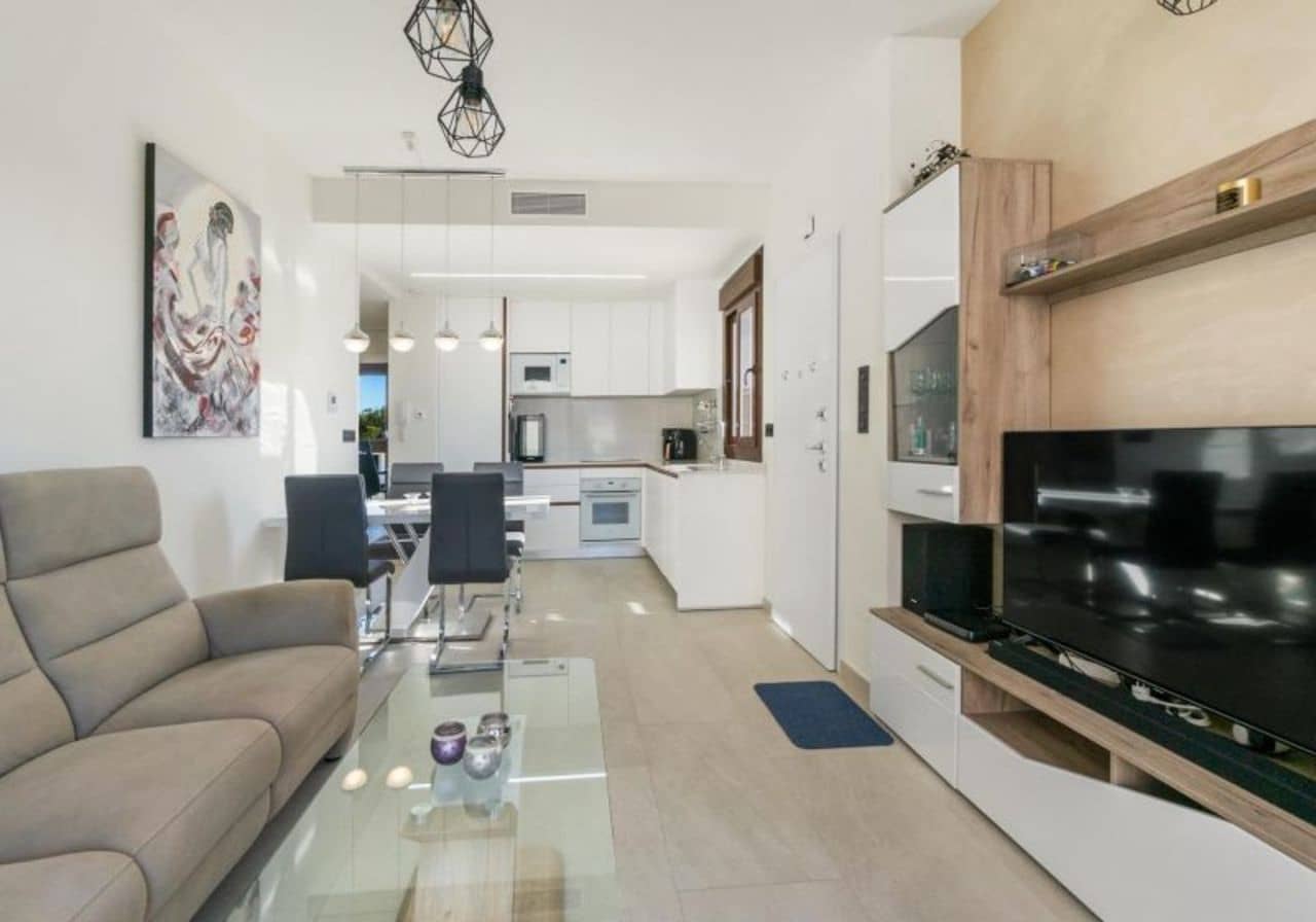 Apartamento de 3 habitaciones en Torrevieja en venta con piscina - 299.000 € (Ref: 8652079)