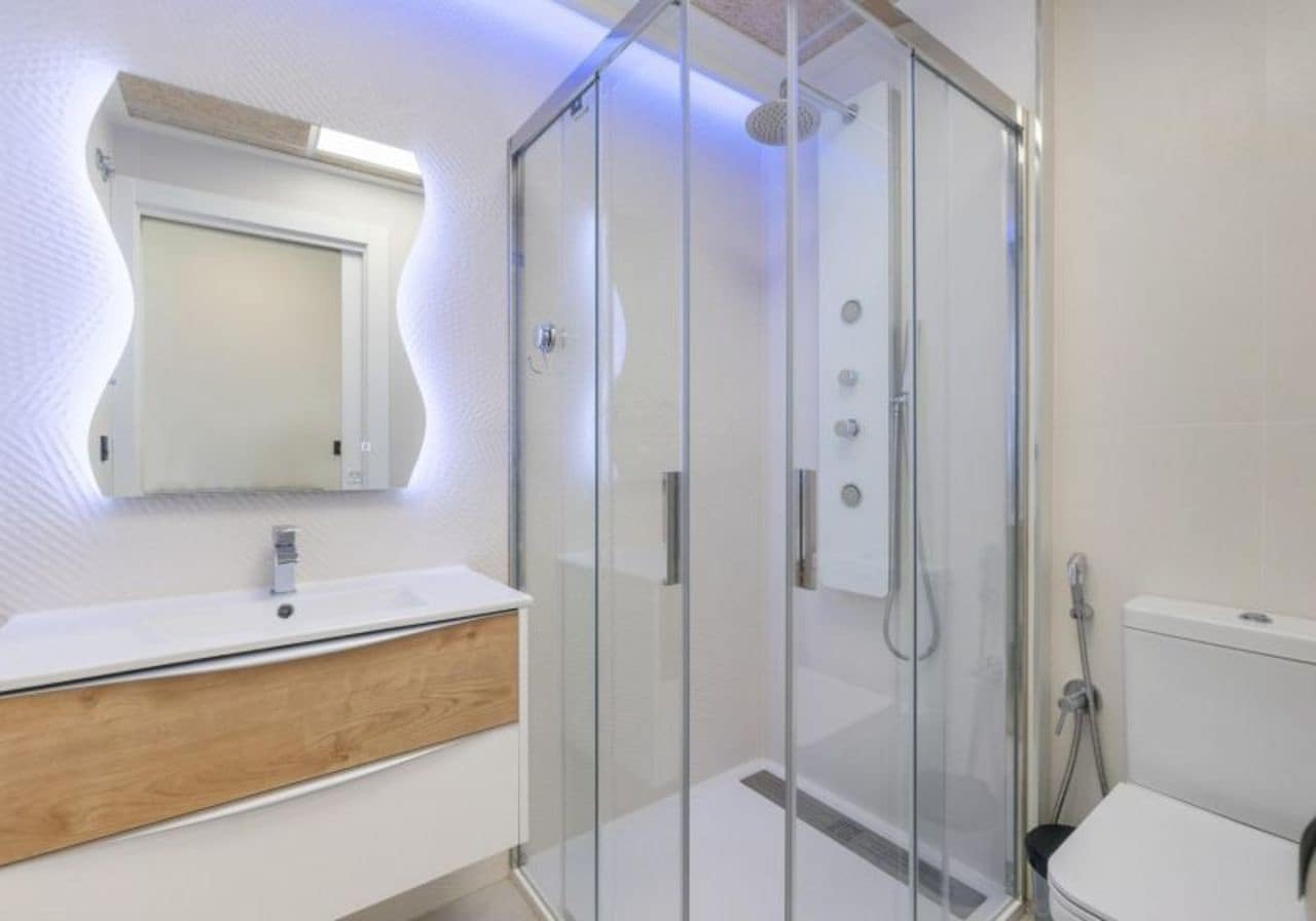 Apartamento de 3 habitaciones en Torrevieja en venta con piscina - 299.000 € (Ref: 8652079)