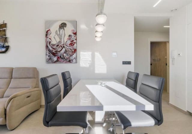 Apartamento de 3 habitaciones en El Molino, Torrevieja en venta con piscina - 299.000 € (Ref: 8652079)