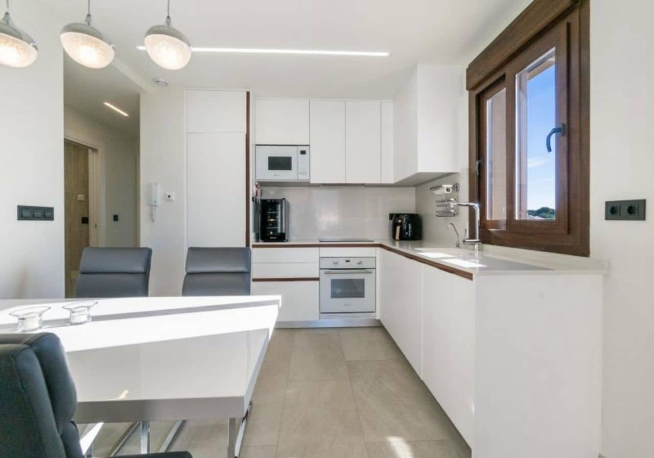 Apartamento de 3 habitaciones en Torrevieja en venta con piscina - 299.000 € (Ref: 8652079)