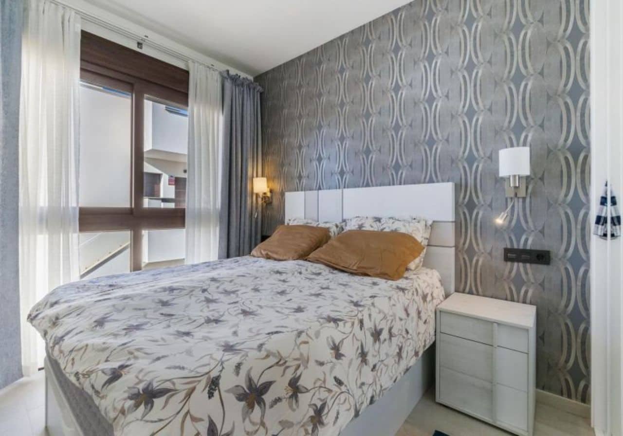 Apartamento de 3 habitaciones en Torrevieja en venta con piscina - 299.000 € (Ref: 8652079)