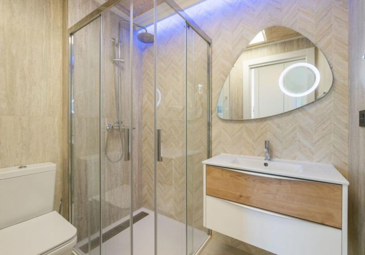 Apartamento de 3 habitaciones en Torrevieja en venta con piscina - 299.000 € (Ref: 8652079)