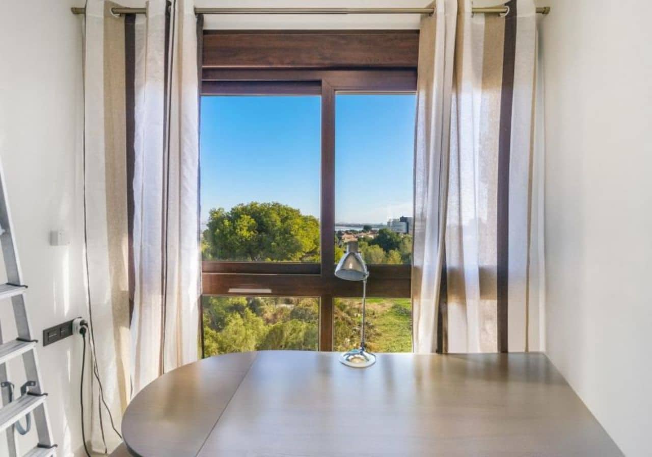 Apartamento de 3 habitaciones en Torrevieja en venta con piscina - 299.000 € (Ref: 8652079)