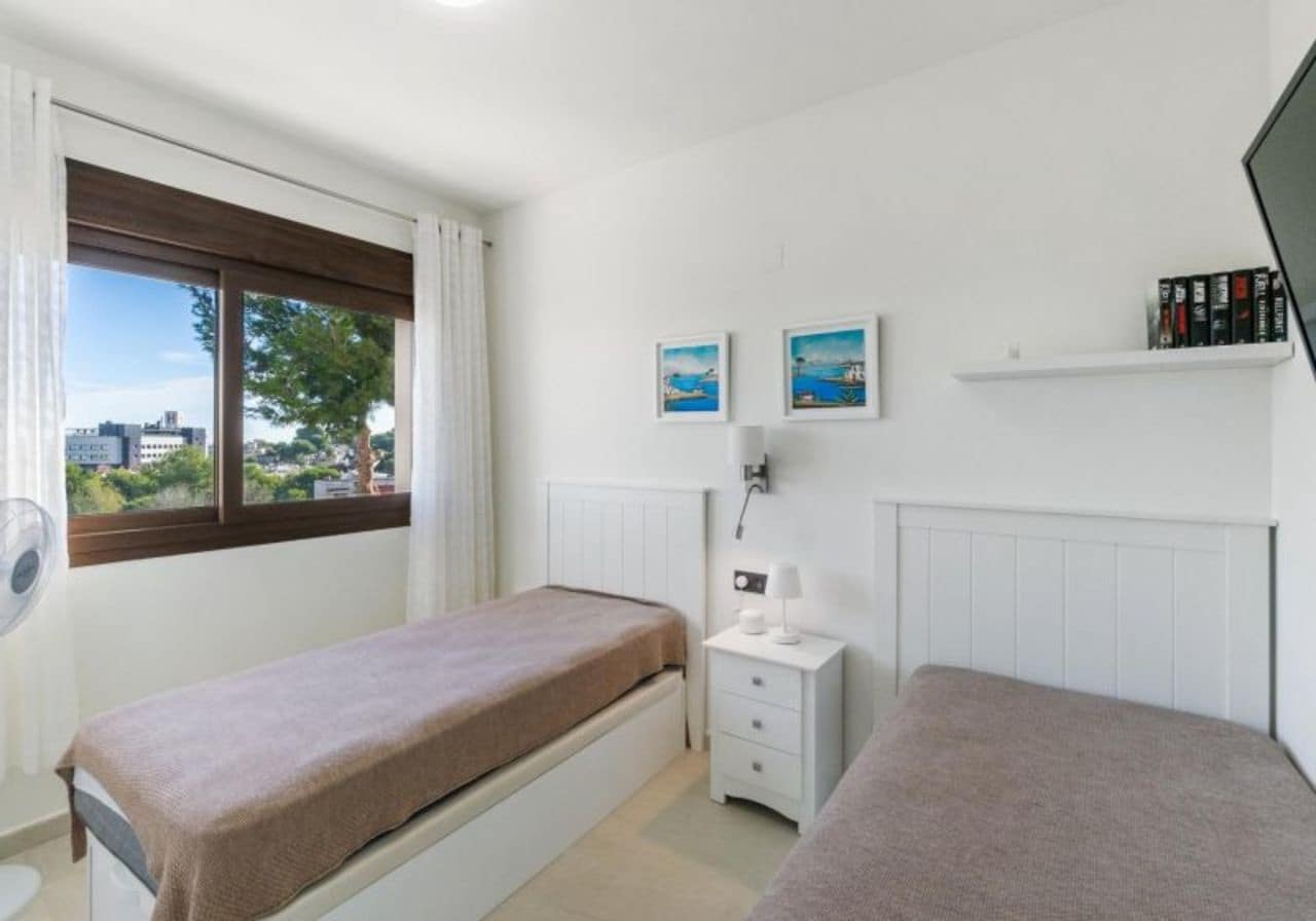 Apartamento de 3 habitaciones en Torrevieja en venta con piscina - 299.000 € (Ref: 8652079)