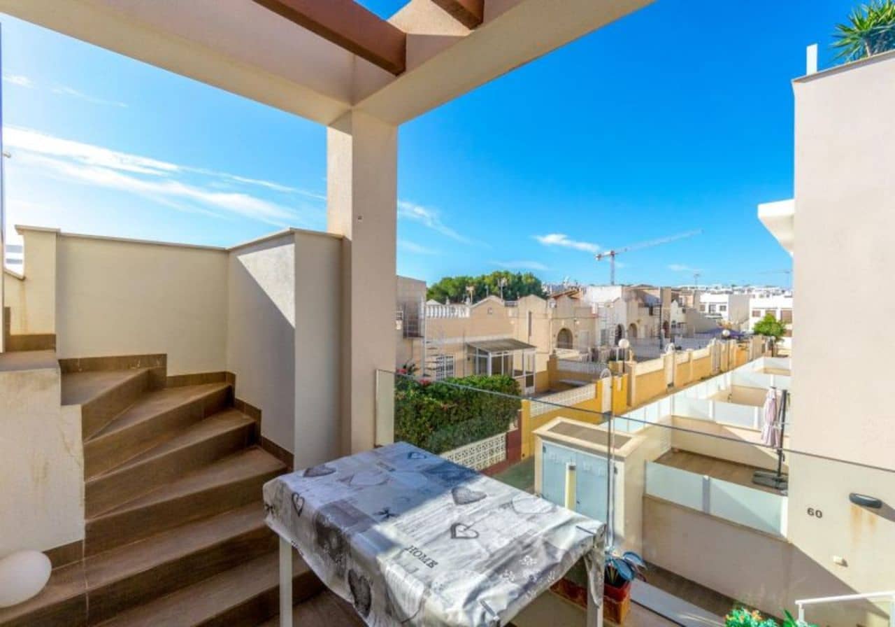 Apartamento de 3 habitaciones en Torrevieja en venta con piscina - 299.000 € (Ref: 8652079)