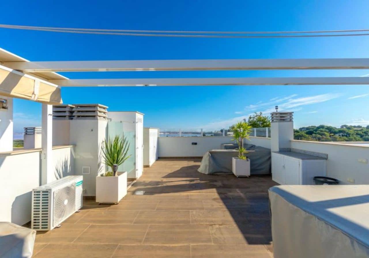 Apartamento de 3 habitaciones en Torrevieja en venta con piscina - 299.000 € (Ref: 8652079)