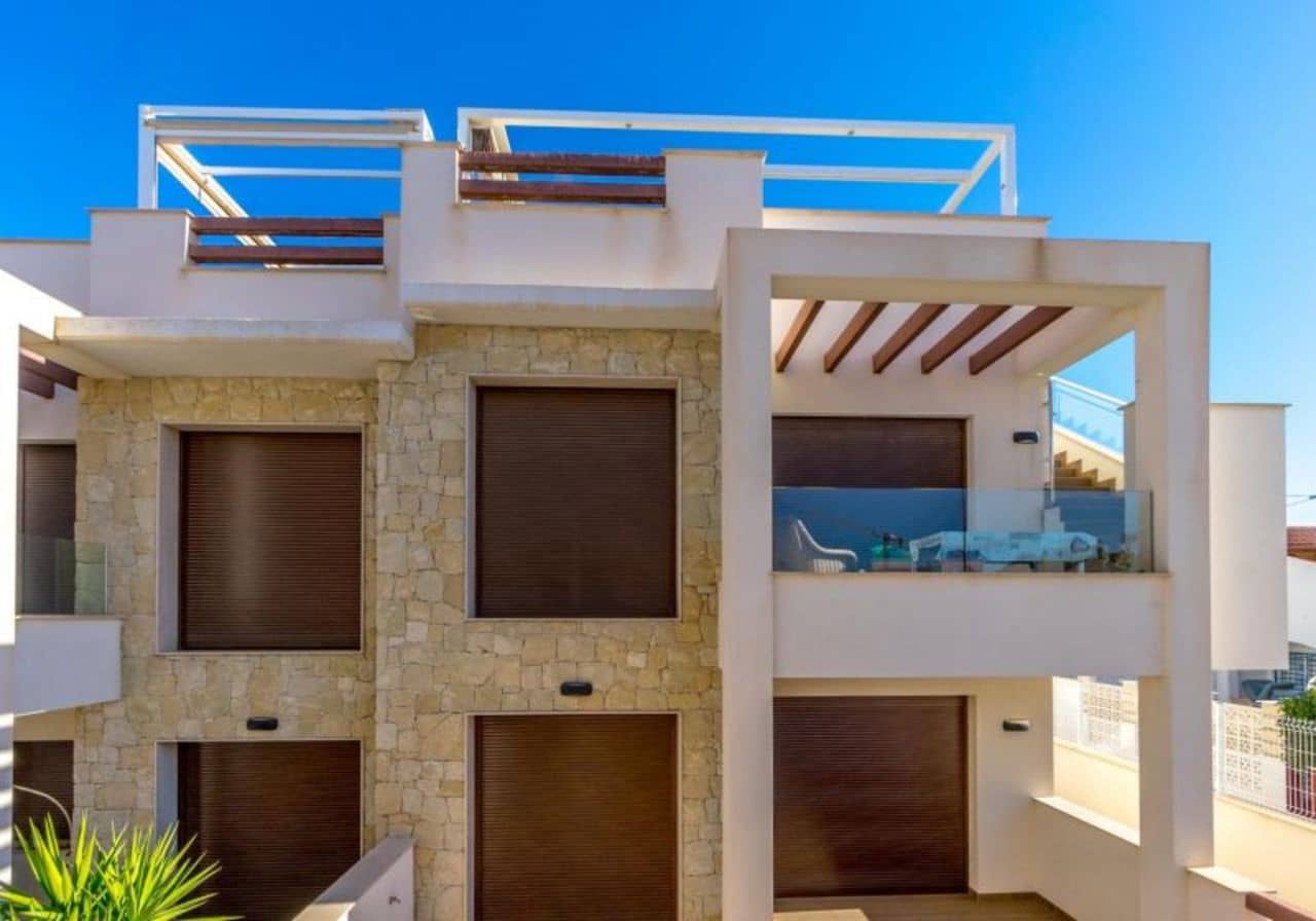 Apartamento de 3 habitaciones en Torrevieja en venta con piscina - 299.000 € (Ref: 8652079)