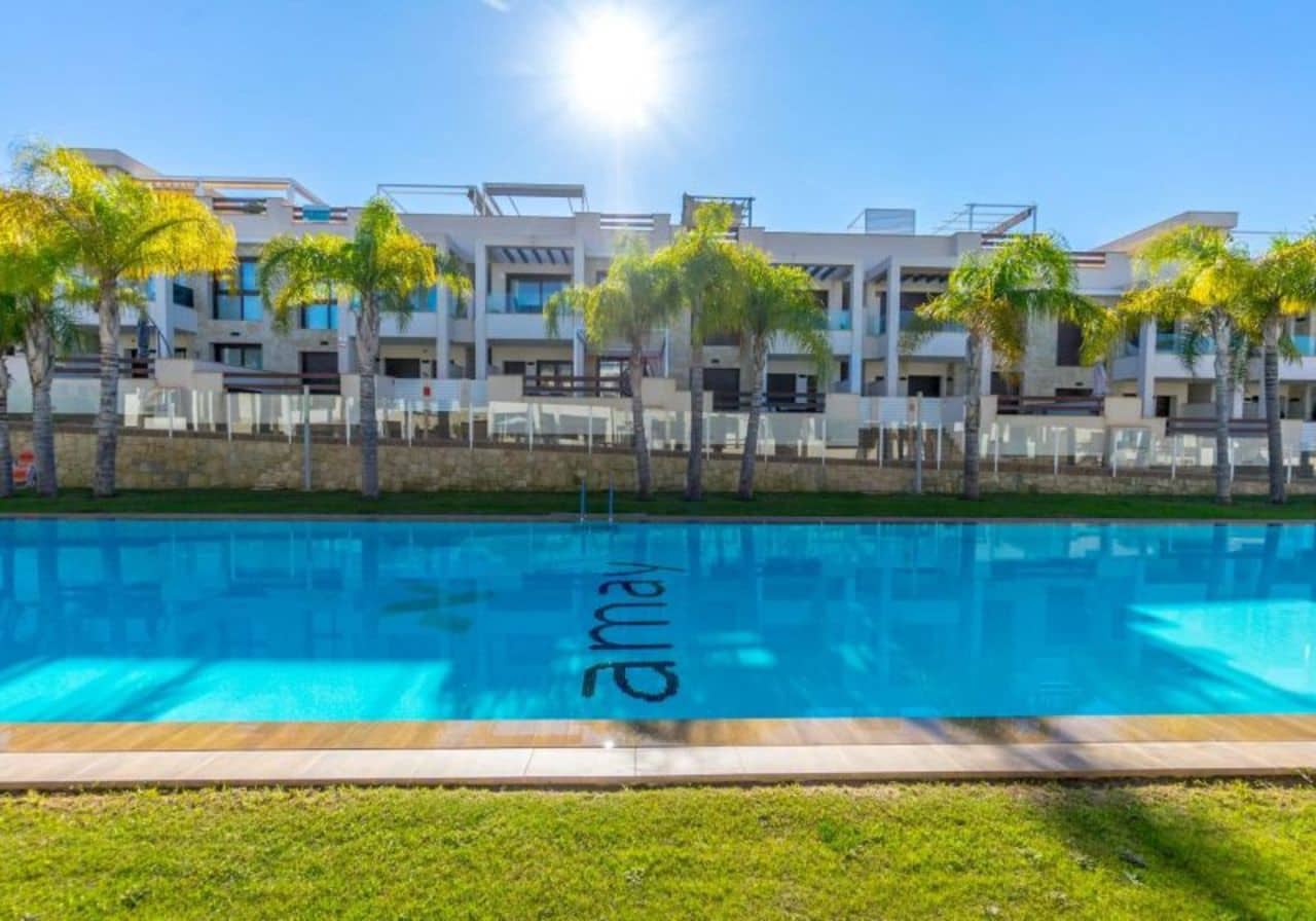 Apartamento de 3 habitaciones en Torrevieja en venta con piscina - 299.000 € (Ref: 8652079)