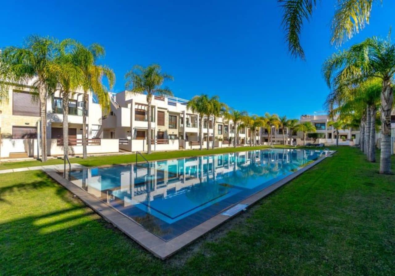 Apartamento de 3 habitaciones en Torrevieja en venta con piscina - 299.000 € (Ref: 8652079)