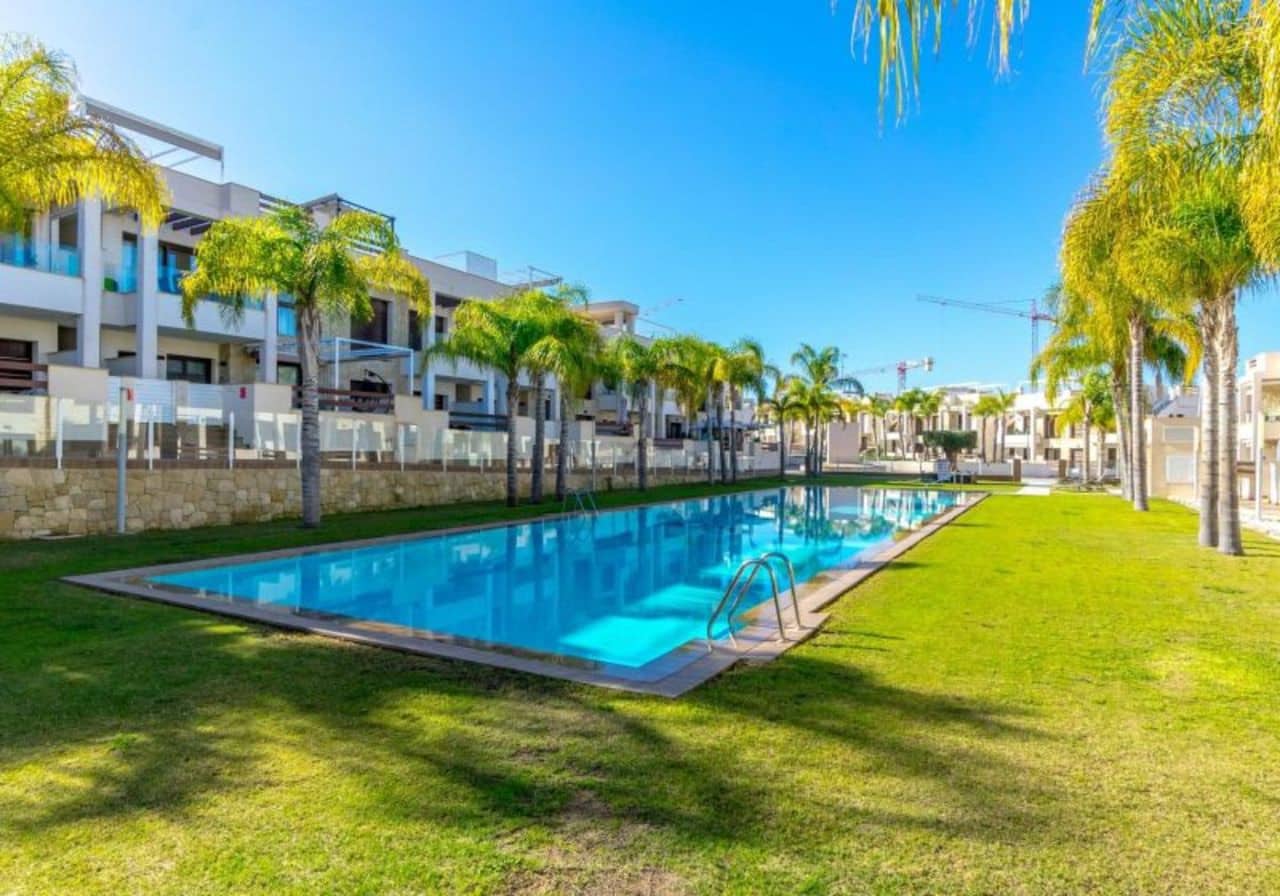 Apartamento de 3 habitaciones en Torrevieja en venta con piscina - 299.000 € (Ref: 8652079)