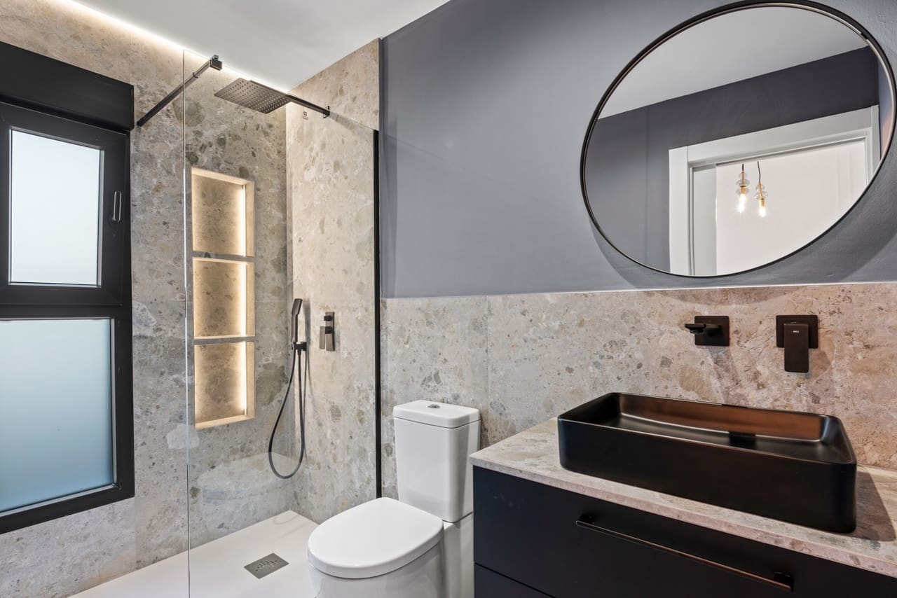 3 bedroom Villa for sale in Torrevieja with pool - € 499,000 (Ref: 8689004)