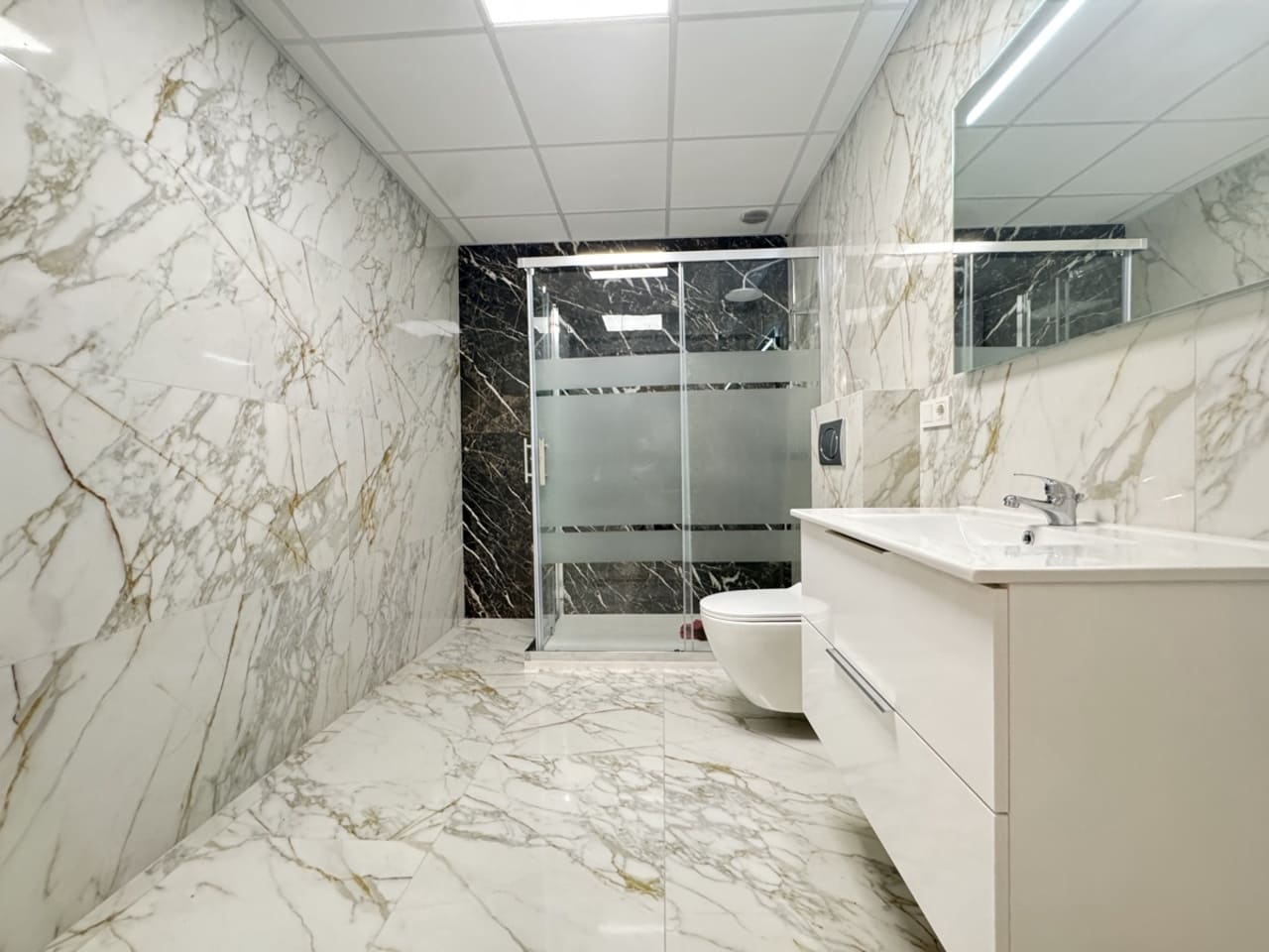 Huoneisto myytävänä paikassa Torrevieja mukana uima-altaan - 150 000 € (Ref: 8690948)