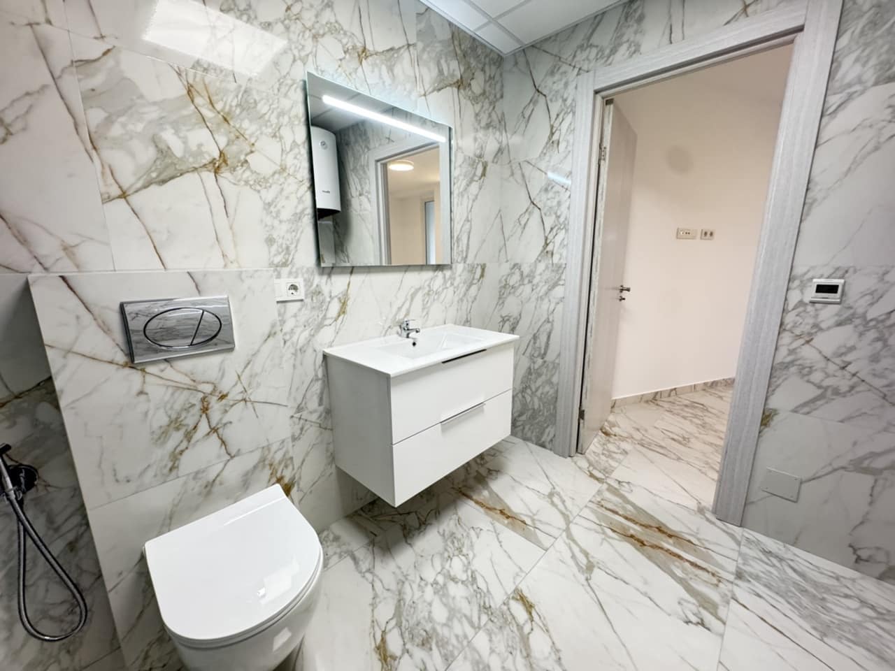 Huoneisto myytävänä paikassa Torrevieja mukana uima-altaan - 150 000 € (Ref: 8690948)