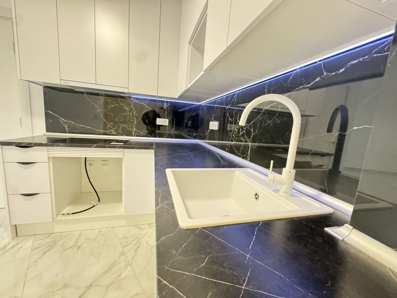 2 makuuhuone Huoneisto myytävänä paikassa Torrevieja mukana uima-altaan - 295 000 € (Ref: 8690949)