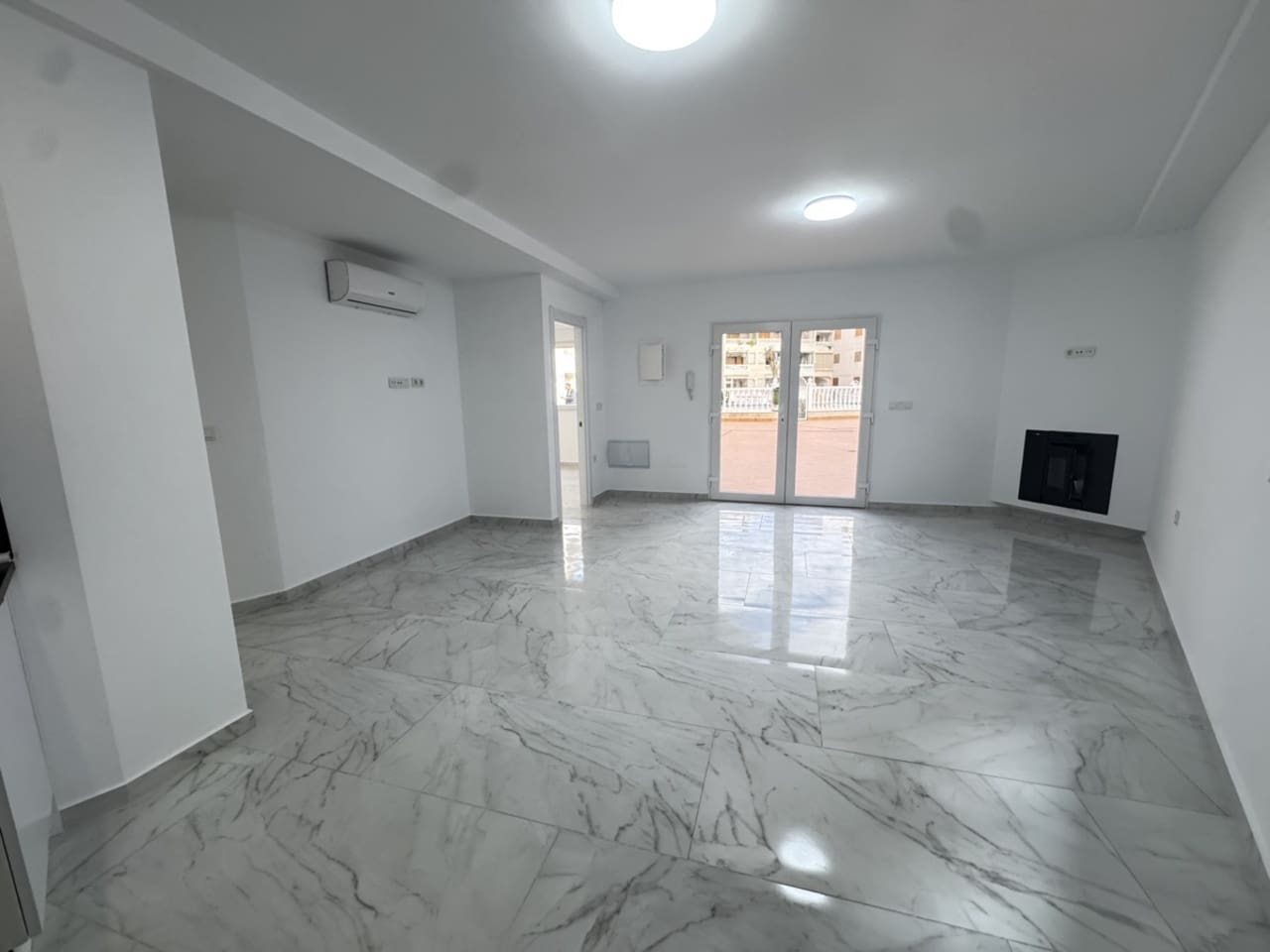 2 makuuhuone Huoneisto myytävänä paikassa Torrevieja mukana uima-altaan - 285 000 € (Ref: 8696289)