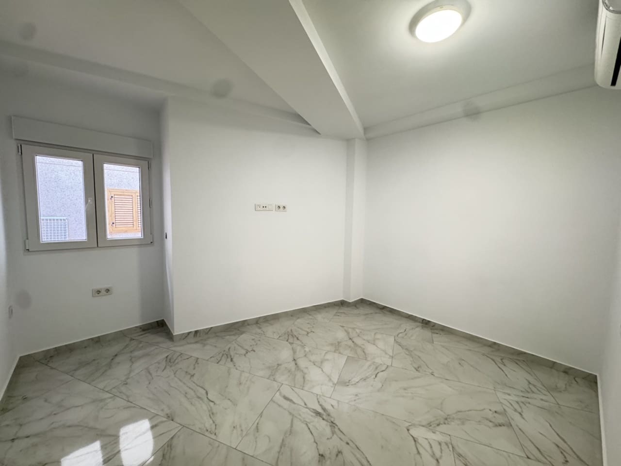 2 makuuhuone Huoneisto myytävänä paikassa Torrevieja mukana uima-altaan - 285 000 € (Ref: 8696289)