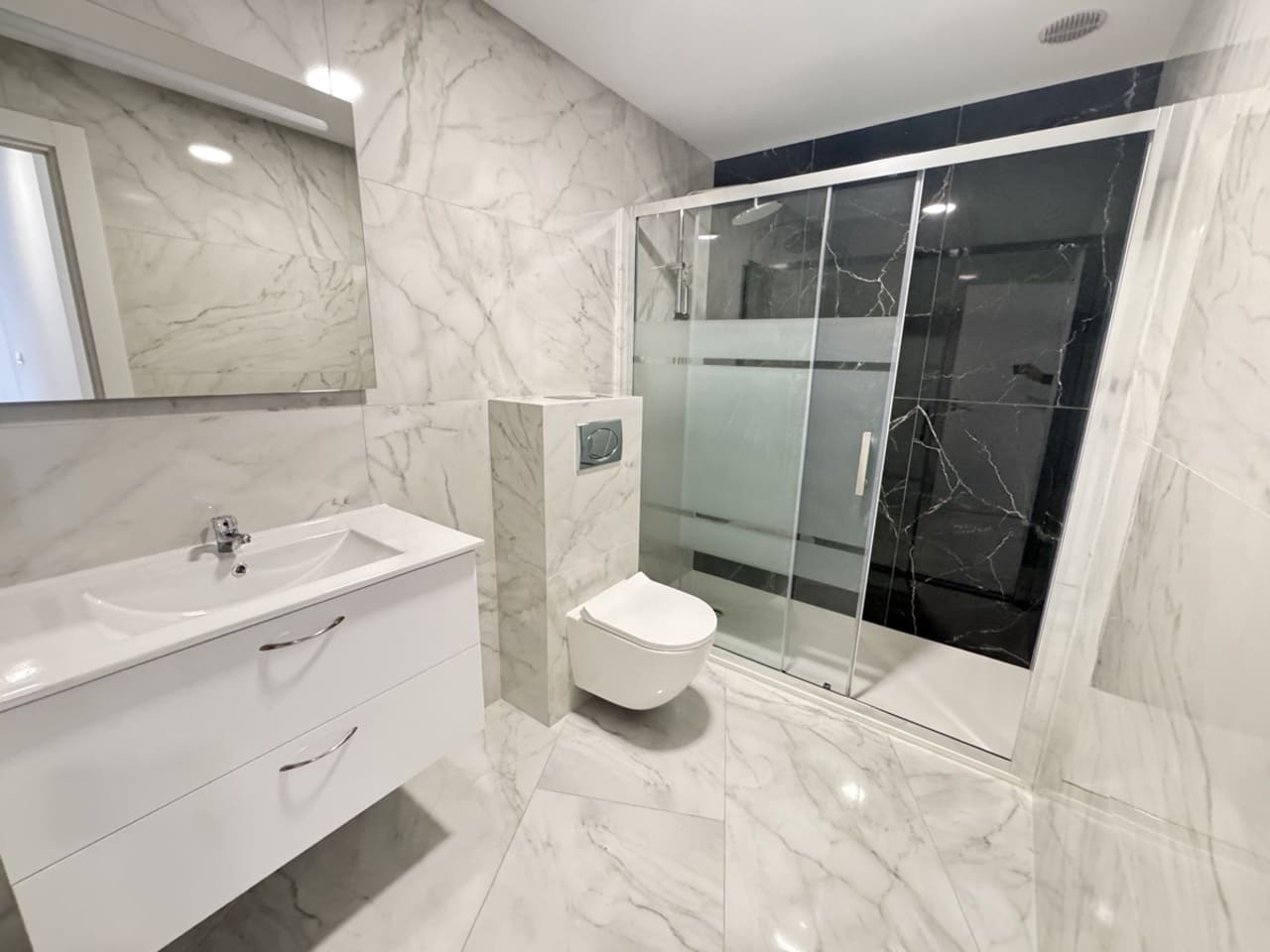 2 makuuhuone Huoneisto myytävänä paikassa Torrevieja mukana uima-altaan - 285 000 € (Ref: 8696289)