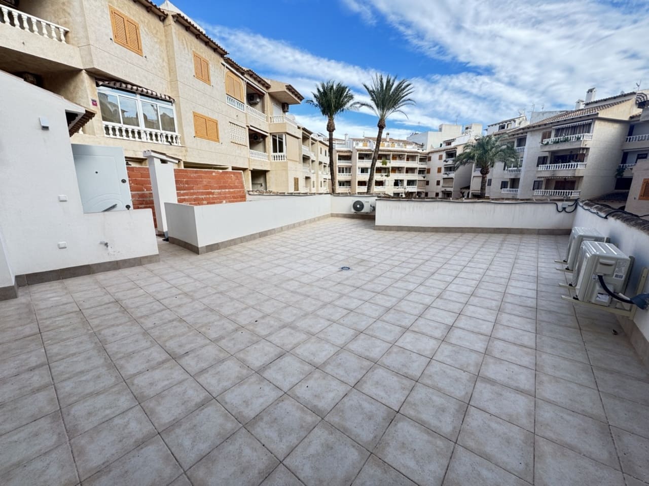 2 makuuhuone Huoneisto myytävänä paikassa Torrevieja mukana uima-altaan - 285 000 € (Ref: 8696289)