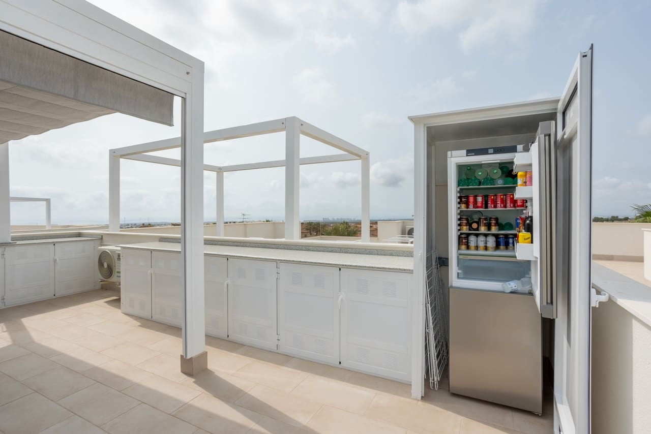 2 soveværelse Lejlighed til salg i Villamartin med swimmingpool garage - € 319.000 (Ref: 8717012)